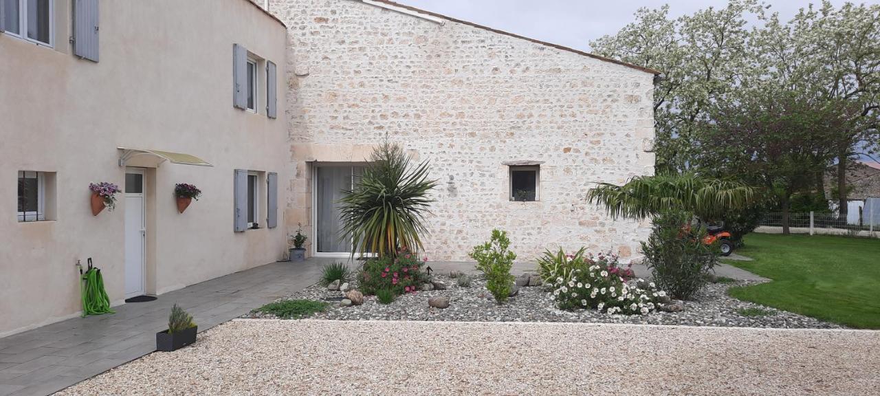 Chambres D'Hote Maeva Balanzac Exterior photo